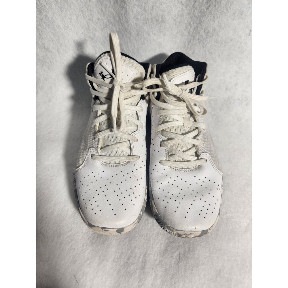 UNISEX M7.5/W 9 UNDER ARMOUR 3026634 101  JET '23 BASKETBALL WHITE/GREY SHOES